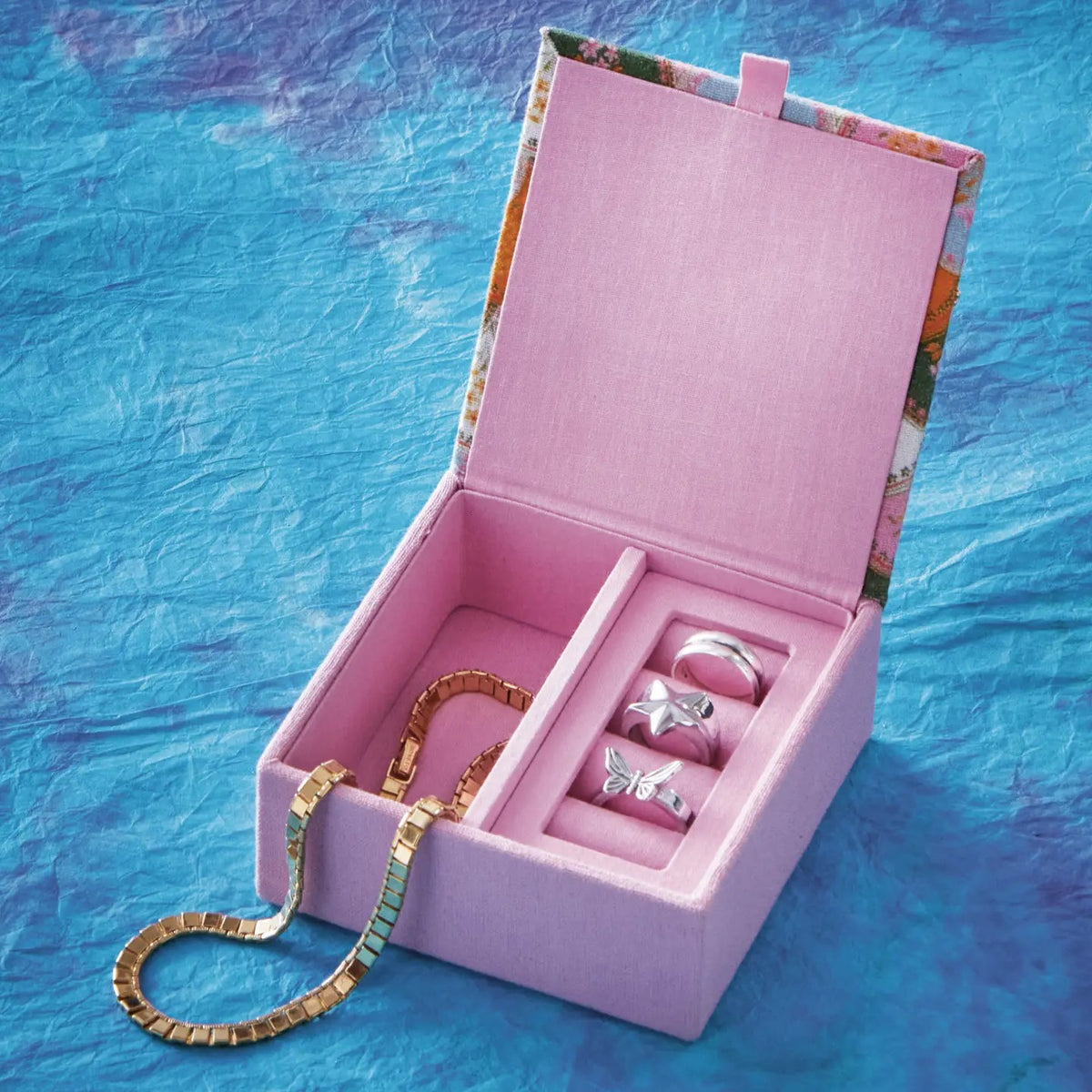 Scallop Embroidered Square Jewelry Box